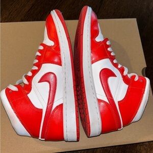Women’s Nike Jordan 1 size 8.5